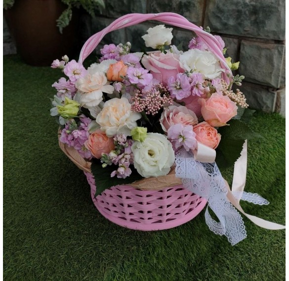 Цветы в корзине "Розовое утро"